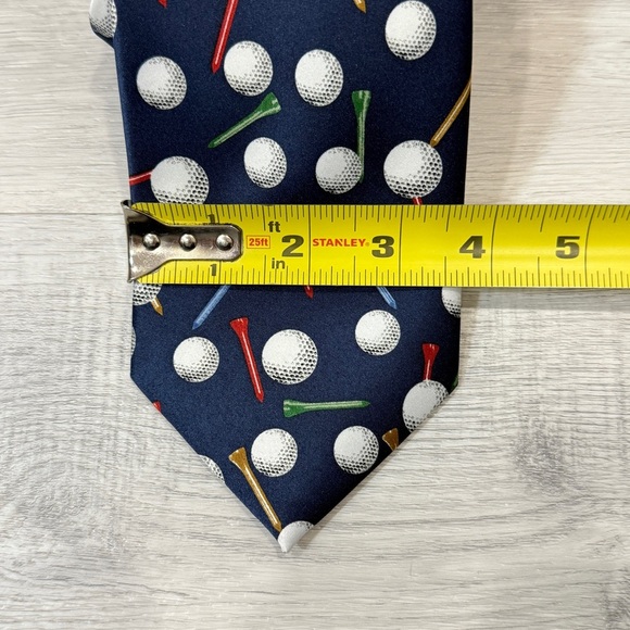 Parquet Golf Themed Necktie - Picture 4 of 12